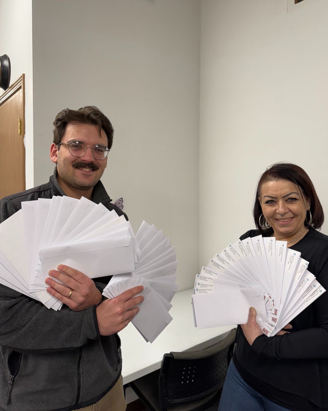 Every year, Inside Out's staff, volunteers, and members sign and mail holiday cards to our incarcerated members. Thank you to everyone who helped and showed support! Happy Holidays, especially to those separated from their loved ones.