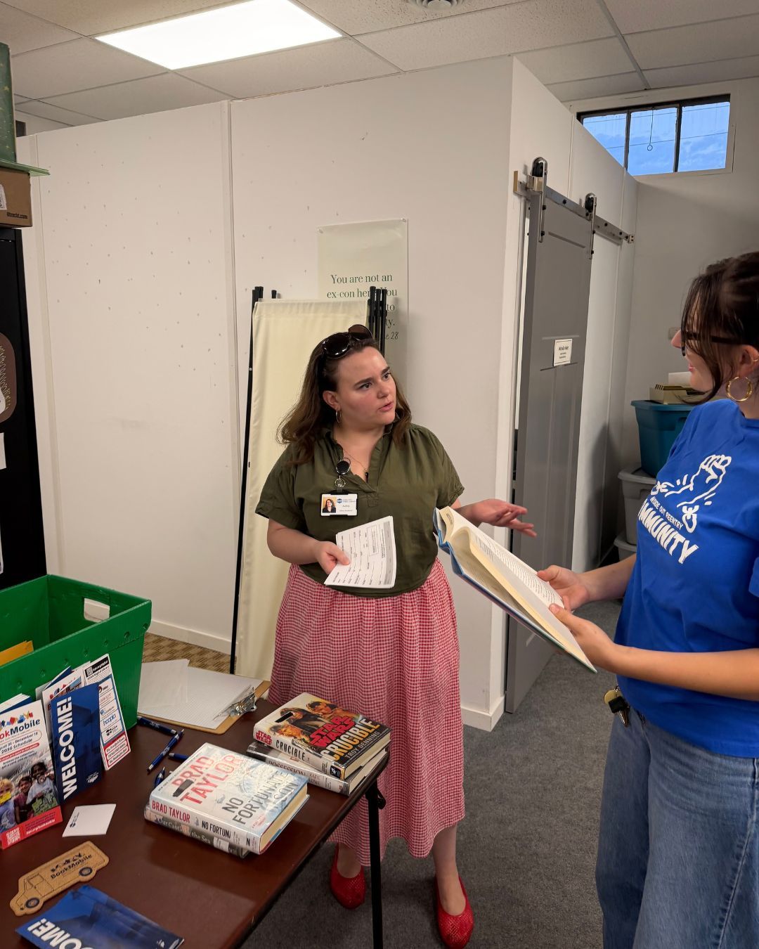 A huge thanks to the @iowacitypubliclibrary for speaking at our Community Meeting, and helping our members sign up for library cards! We love connecting our members to organizations in the community that can help provide ease during reentry after incarceration.
#reentry #reentrymatters #formerlyincarcerated #iowacity